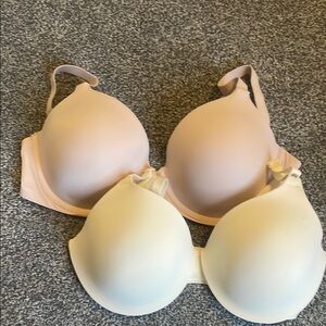 Seamless Nude and Cream Bras Set